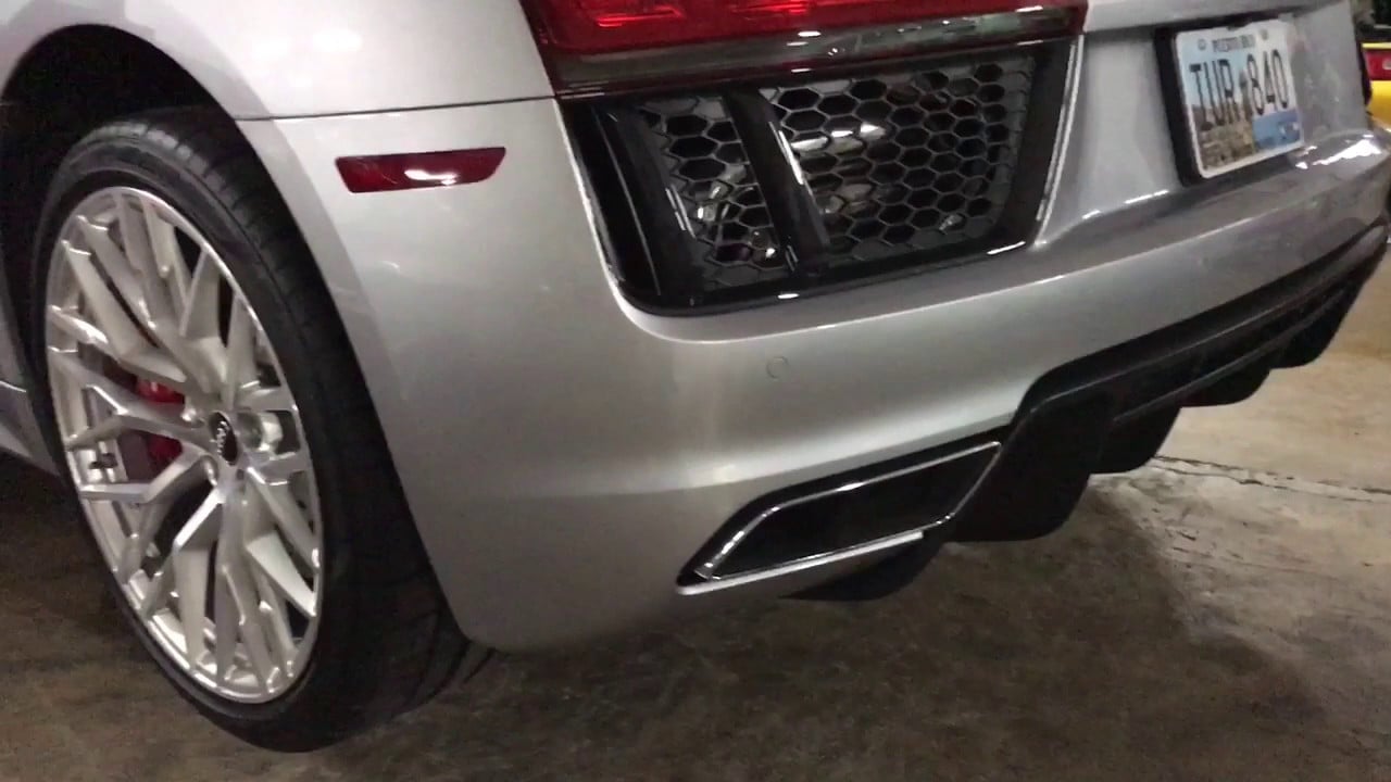 2017 R8 V10 w Fabspeed