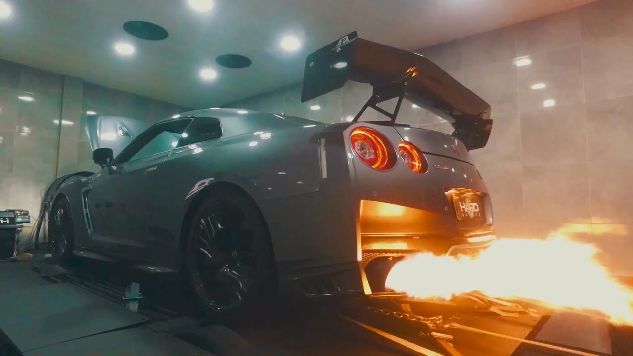 INSANE 6FT FLAMES! 2017 NISSAN GT-R ARMYTRIX EXHAUST X DS PERFORMANCE