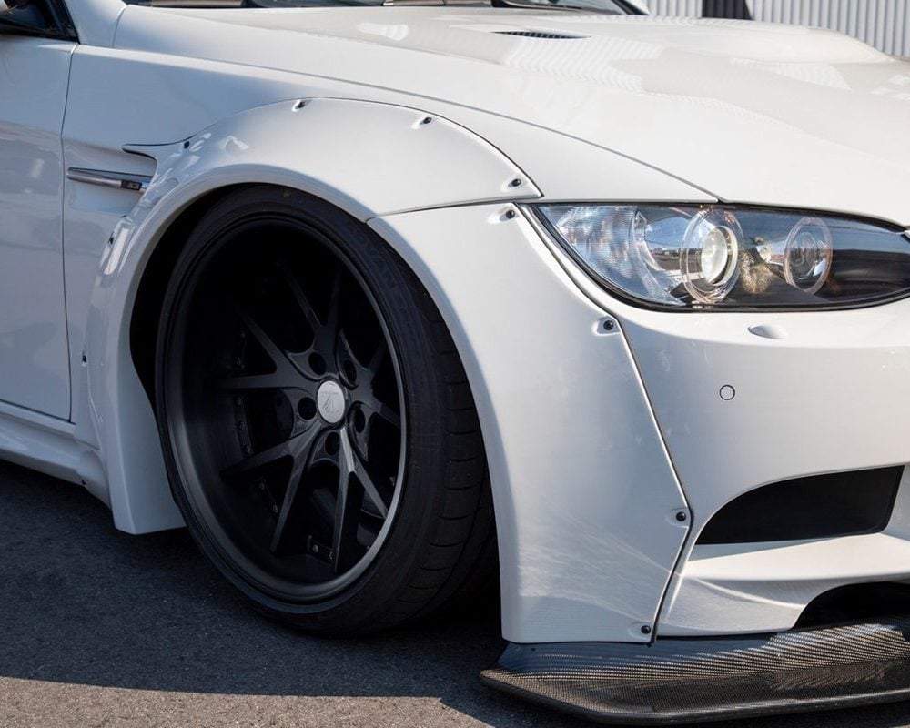 BMW M3 E92 LIBERTYWALK風　オーバーフェンダー The Liberty Walk / LB Performance M3 – StanceWorks