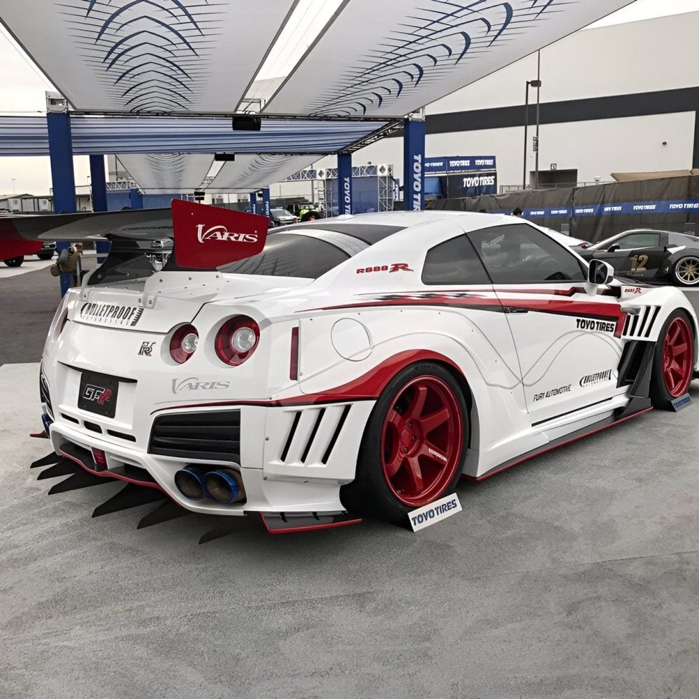 GTR シルバー/レッド エアロパーツ付き GTR シルバー/レッド エアロ