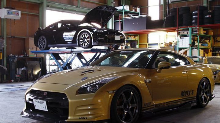 Top Secret Gold GT-R