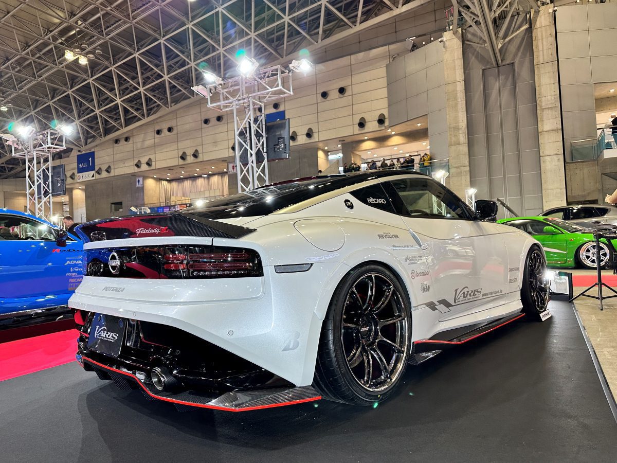 パリス Varis ARISING-1 Rear Fender Trim for RZ34 Nissan Z [VANI-355