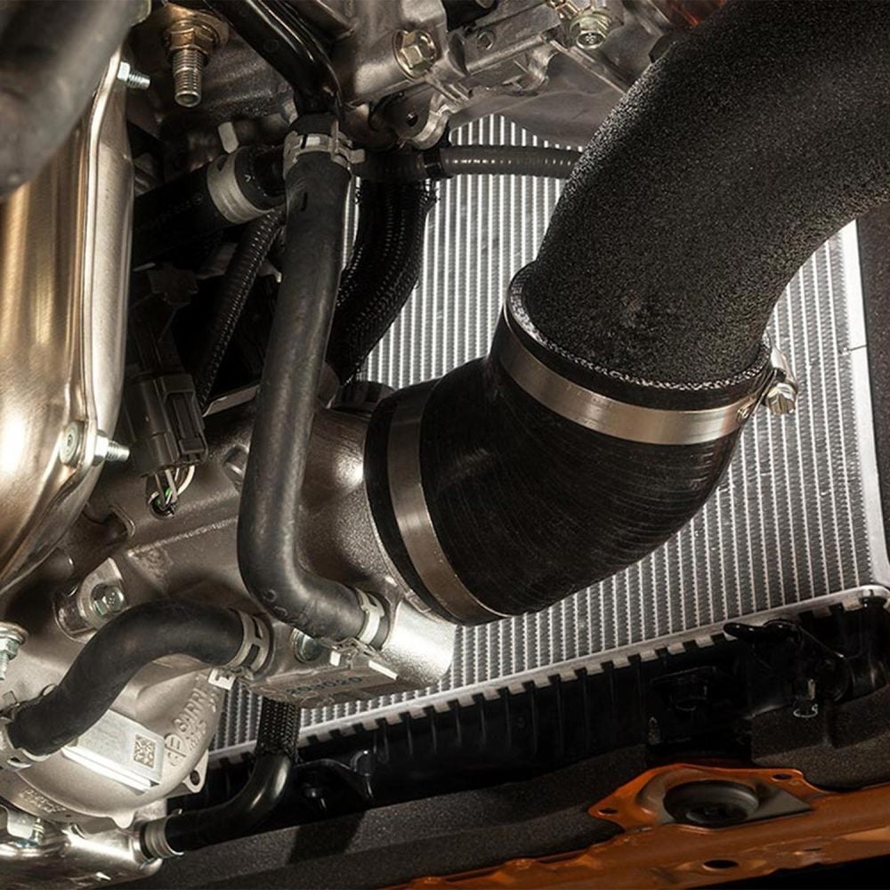 レヴォーグVNH、WRX VBH COBB Tuning インテークパイプ COBB Tuning Black Aluminum Intake Tube for VB Subaru WRX [746100