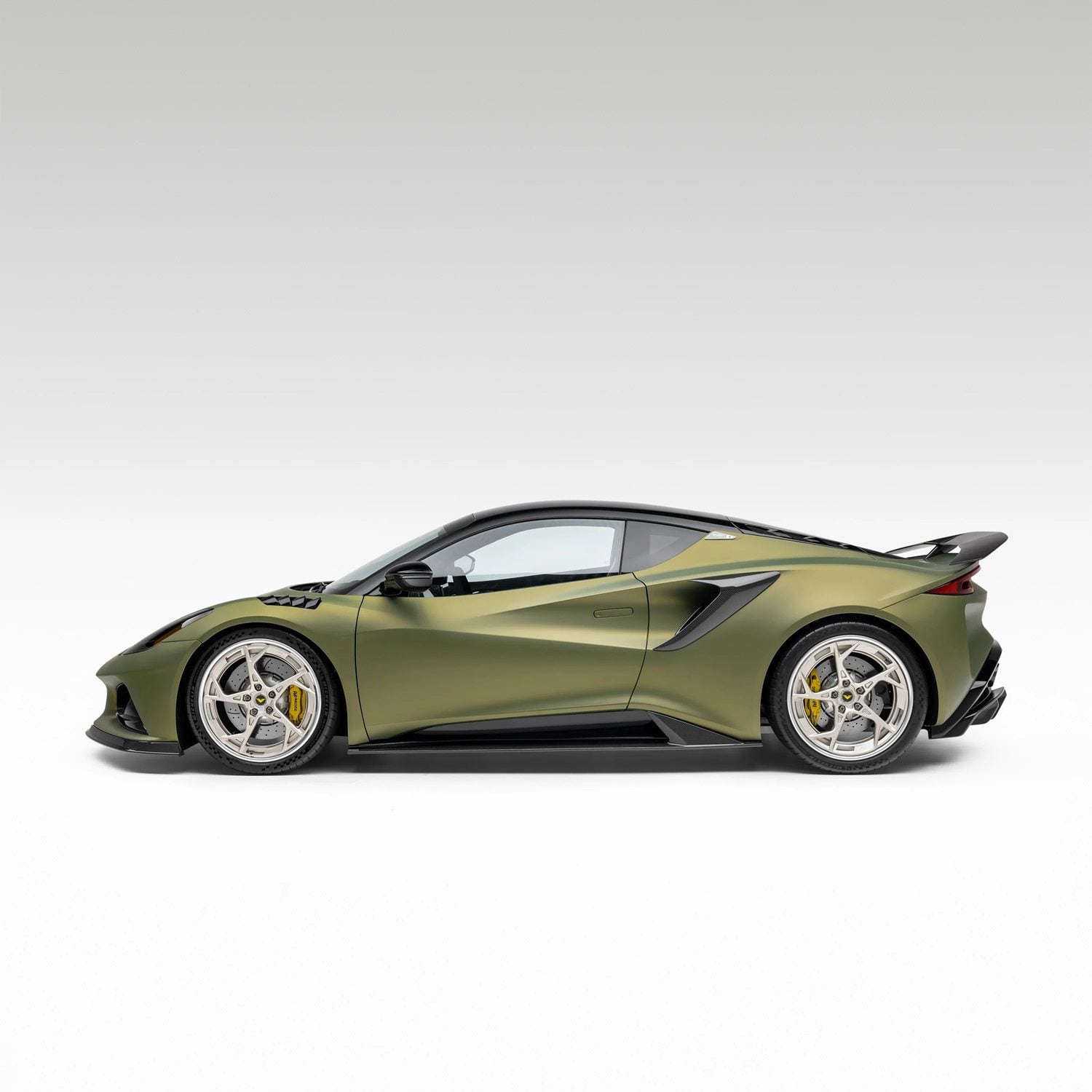 Lotus-emira-LR-