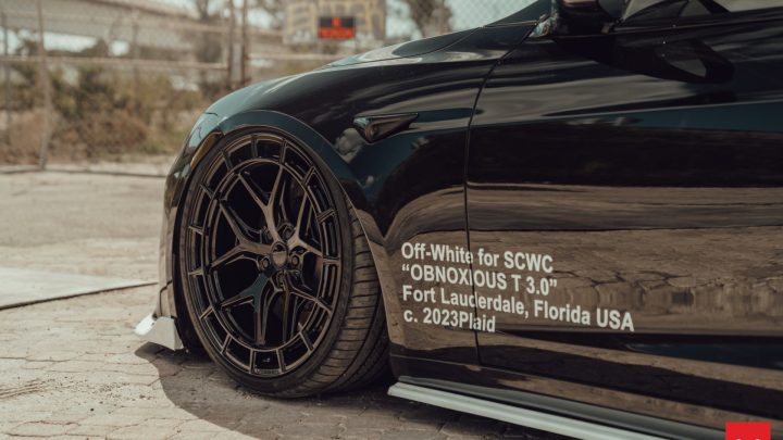 Black Bagged Tesla Model S Plaid - Vossen Hybrid Forged HFX-1 Wheels in Gloss Black Image 10