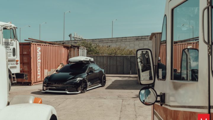 Black Bagged Tesla Model S Plaid - Vossen Hybrid Forged HFX-1 Wheels in Gloss Black Image 4