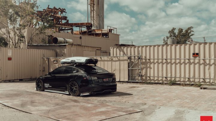 Black Bagged Tesla Model S Plaid - Vossen Hybrid Forged HFX-1 Wheels in Gloss Black Image 5