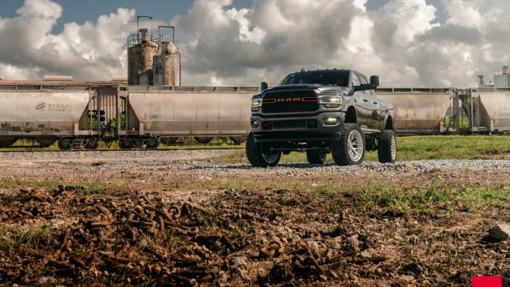 Dodge RAM 2500 - Hybrid Forged HFX-1 (8-Lug) Wheels in Silver Polished Image 1