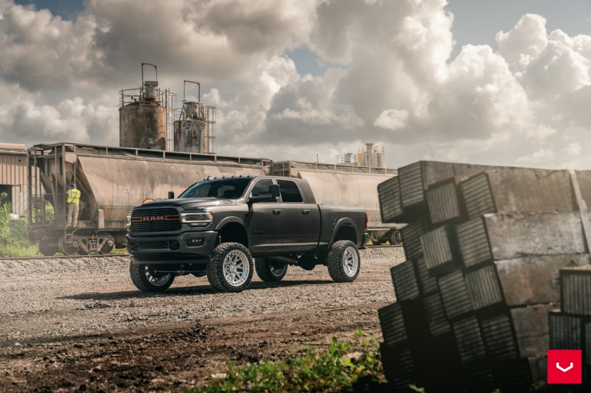 Dodge RAM 2500 – Hybrid Forged HFX-1 (8-Lug) Wheels in Silver Polished