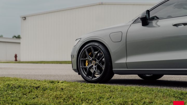 Vapour Gray Volvo V60 Polestar - Hybrid Forged HF-5 Wheels in Gloss Gunmetal Image 2