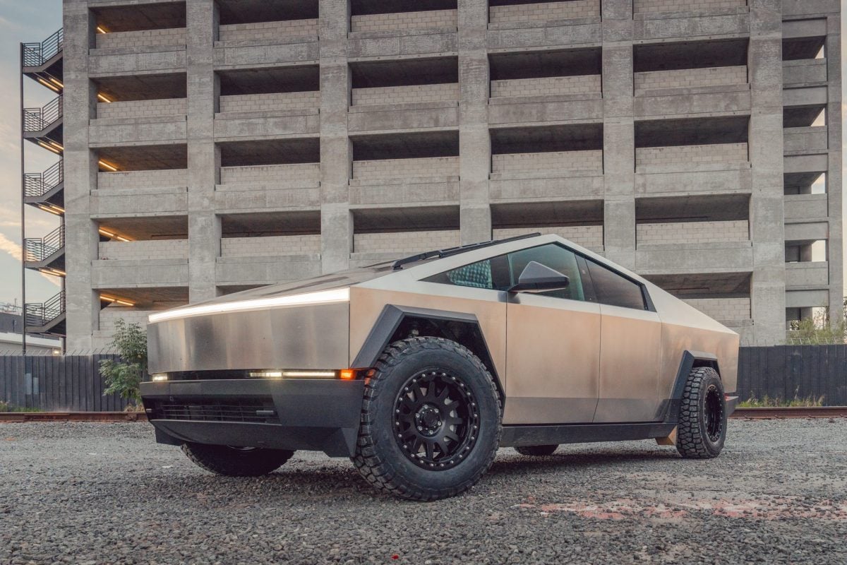 Tesla Cybertruck - UP-03 Beadlock Wheels in Satin Black