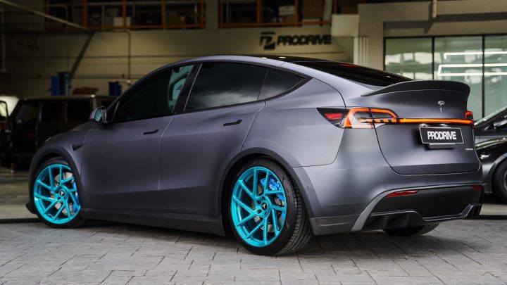 Tesla Model Y – Novitec x Vossen NV2 Wheels in Fountain Blue