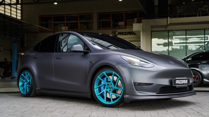 Tesla Model Y – Novitec x Vossen NV2 Wheels in Fountain Blue