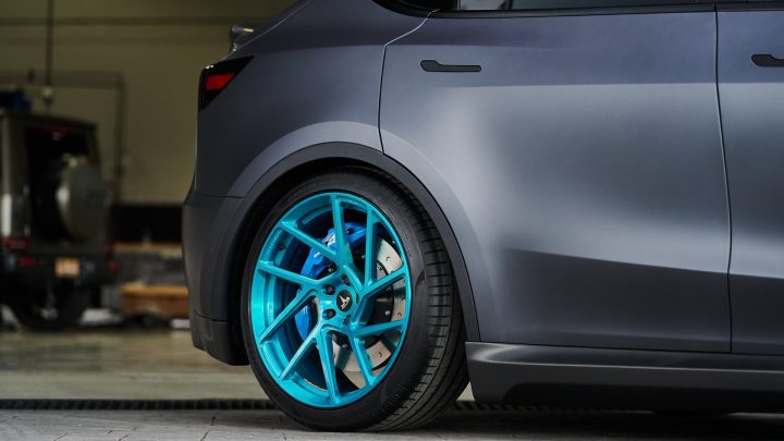 Tesla Model Y – Novitec x Vossen NV2 Wheels in Fountain Blue