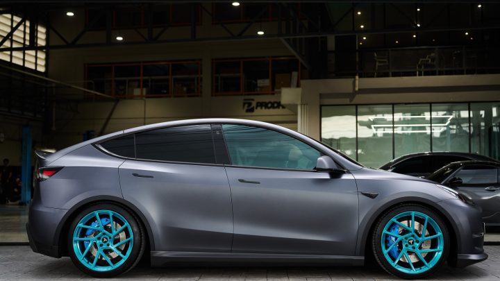 Tesla Model Y – Novitec x Vossen NV2 Wheels in Fountain Blue