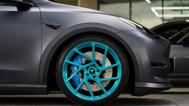 Tesla Model Y – Novitec x Vossen NV2 Wheels in Fountain Blue