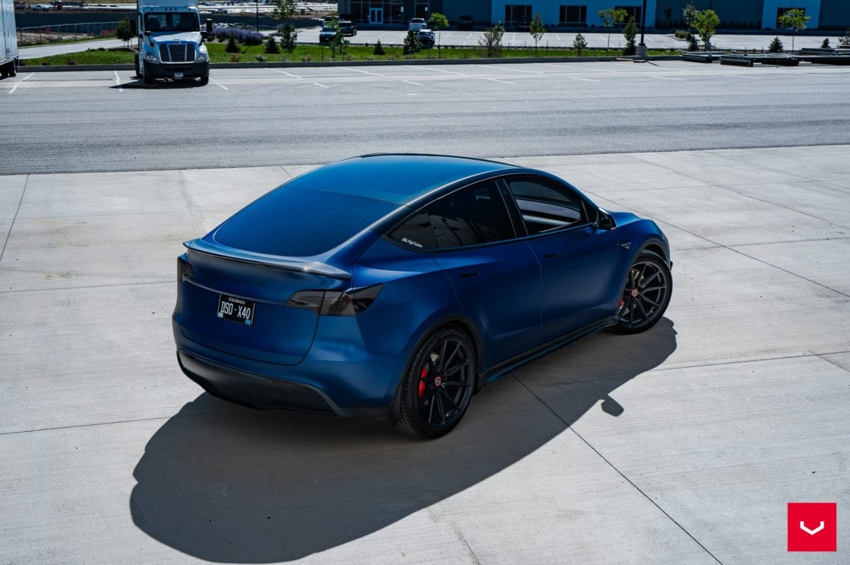 Blue Tesla Model Y – Vossen HF-3 Wheels in Satin Black