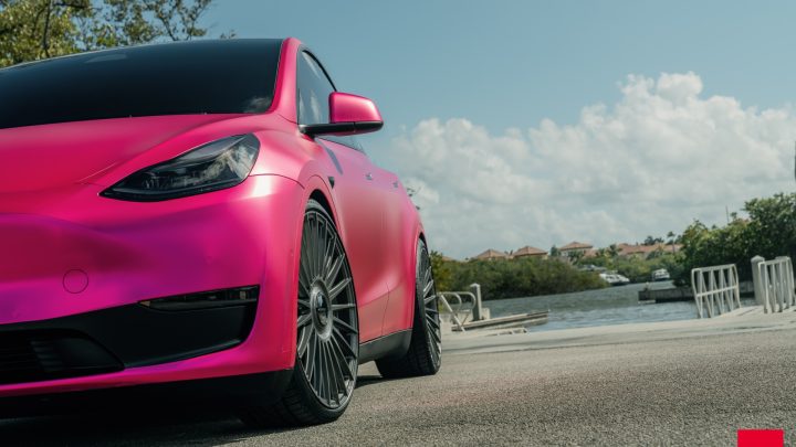 Pink Tesla Model Y - Vossen HF-8 Wheels in Anthracite