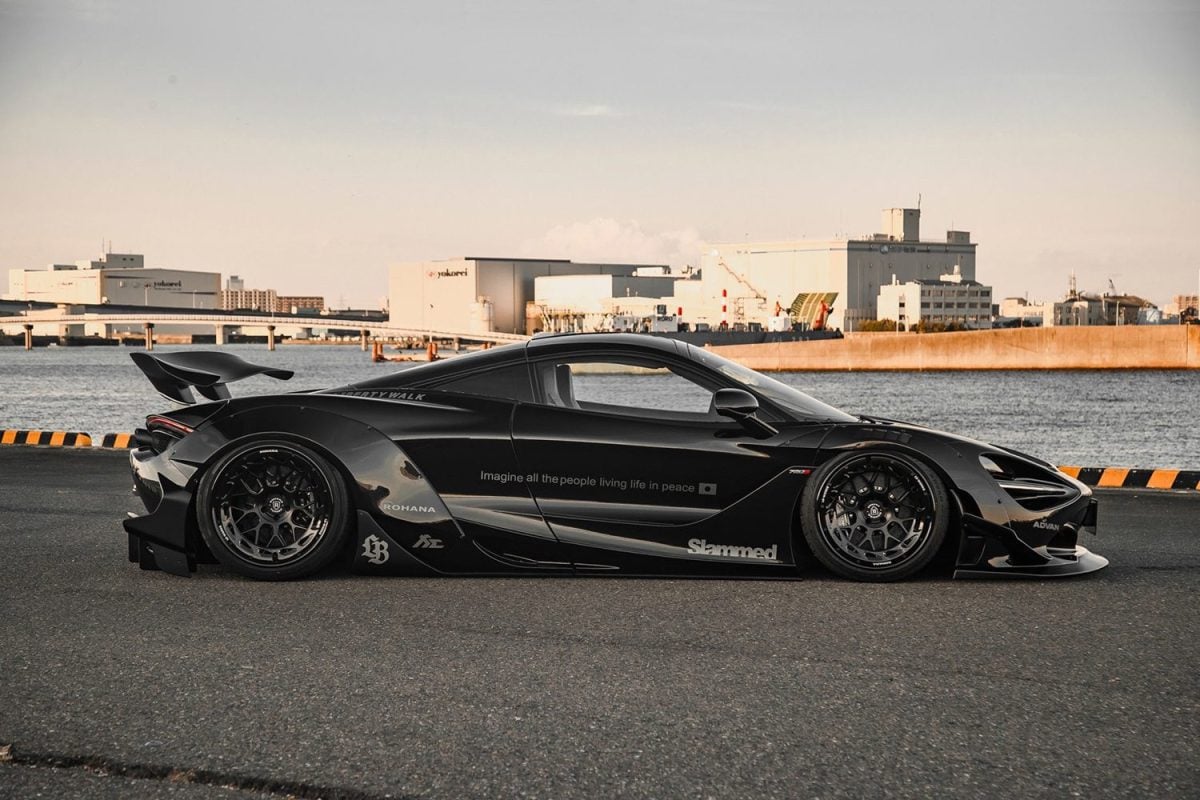 McLaren 720S - side