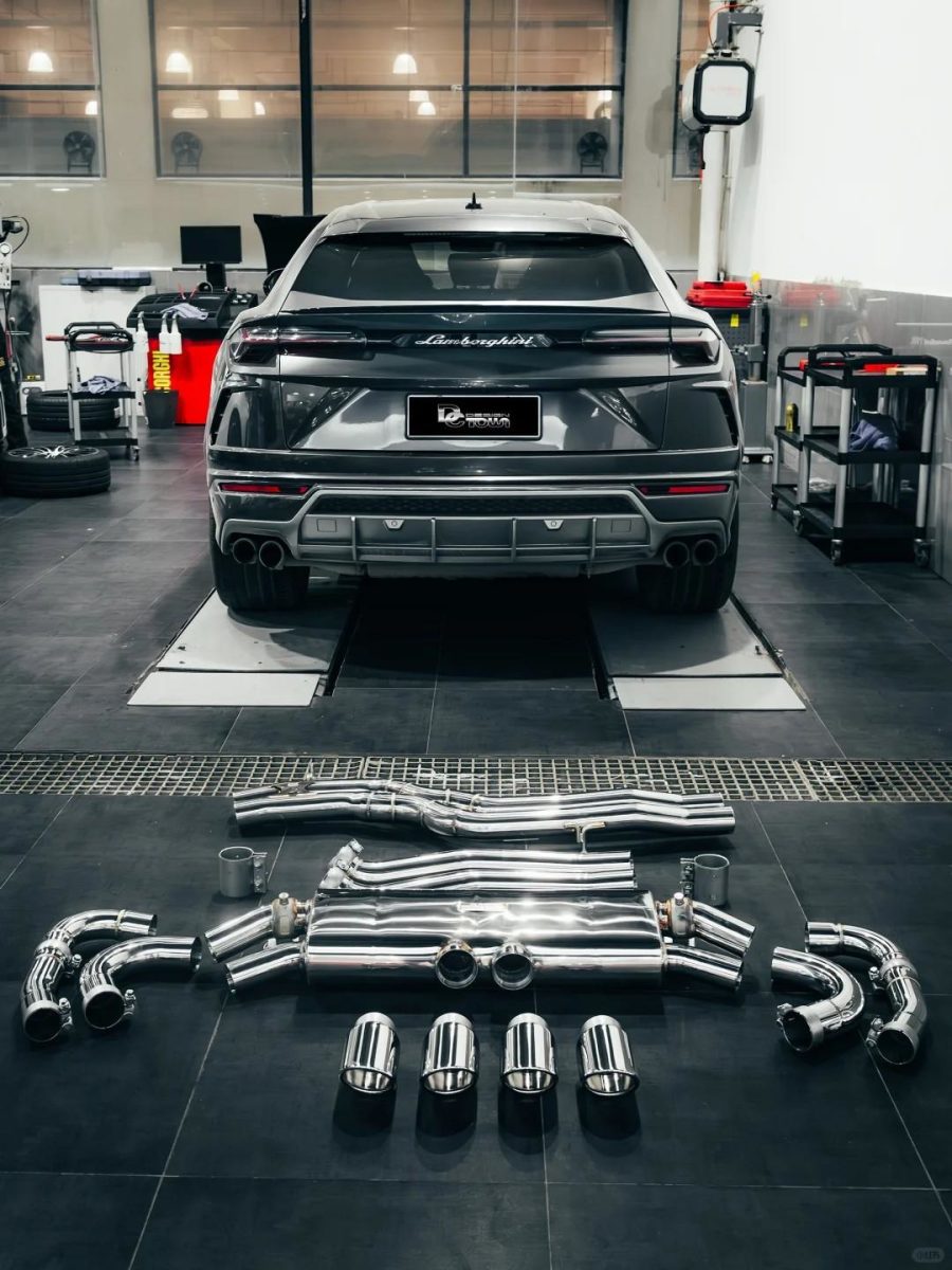 Lamborghini Urus - rear