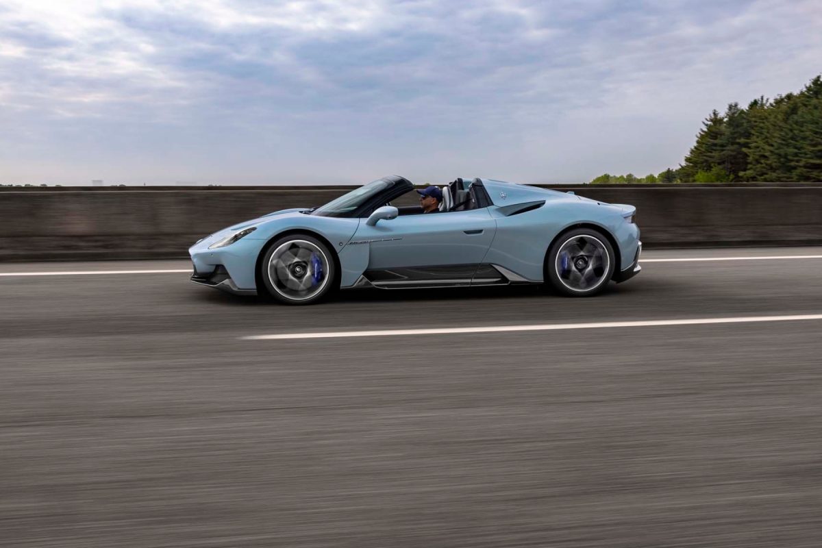 Maserati MC20 - side