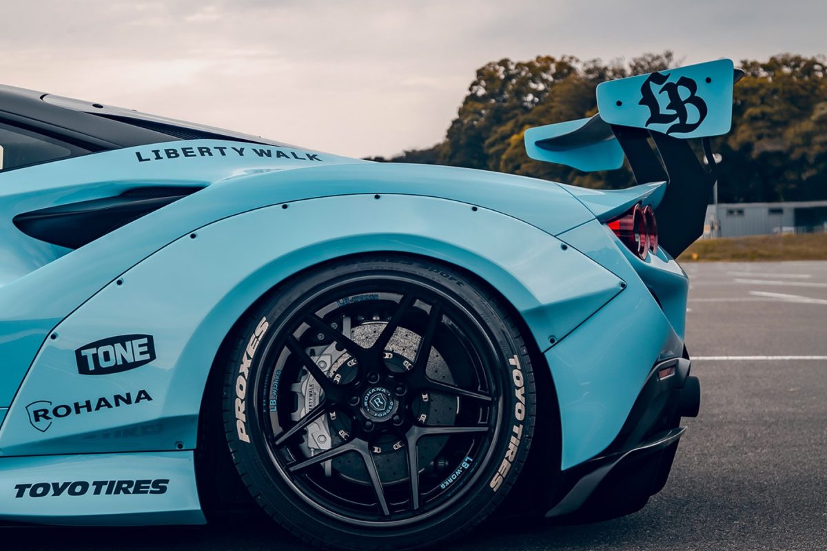 Ferrari F8 - rear