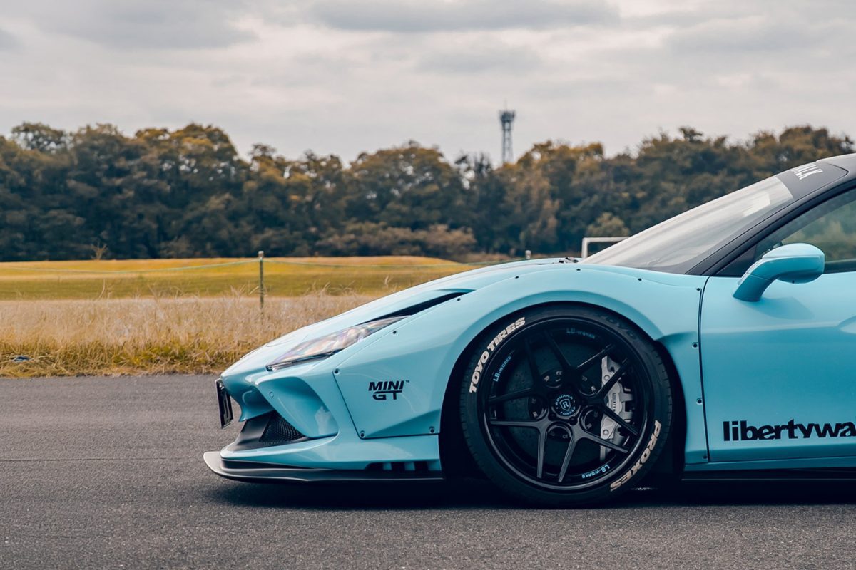Ferrari F8 - front