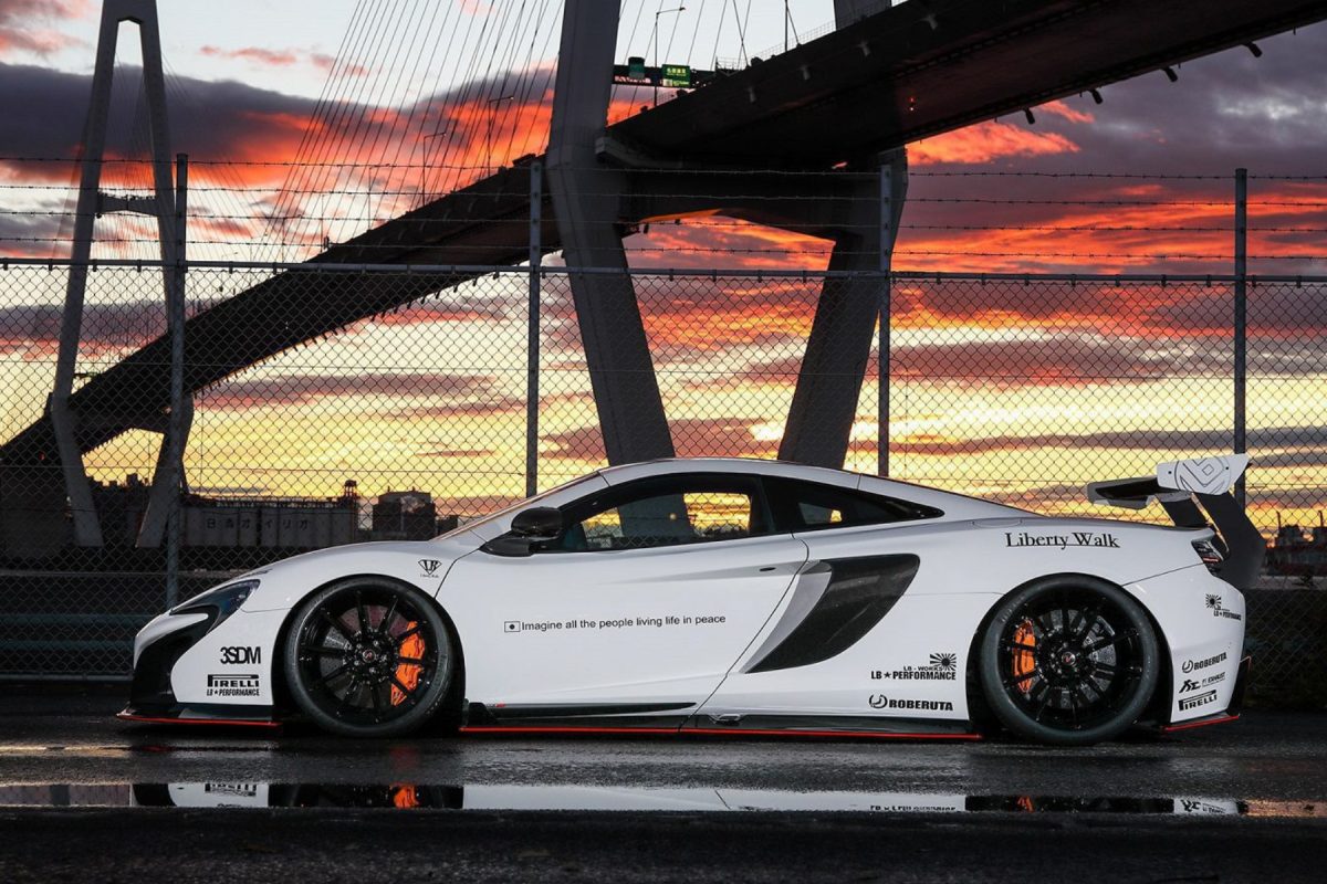 McLaren 650S - side
