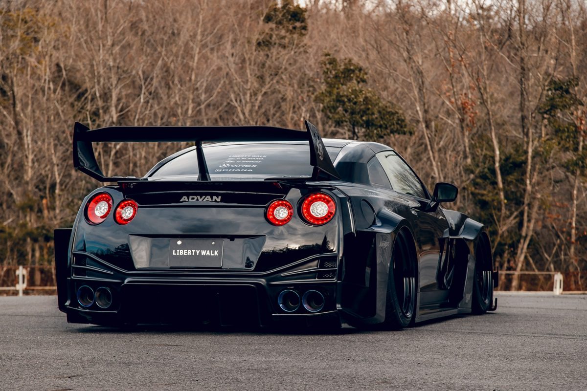Nissan GT-R - rear