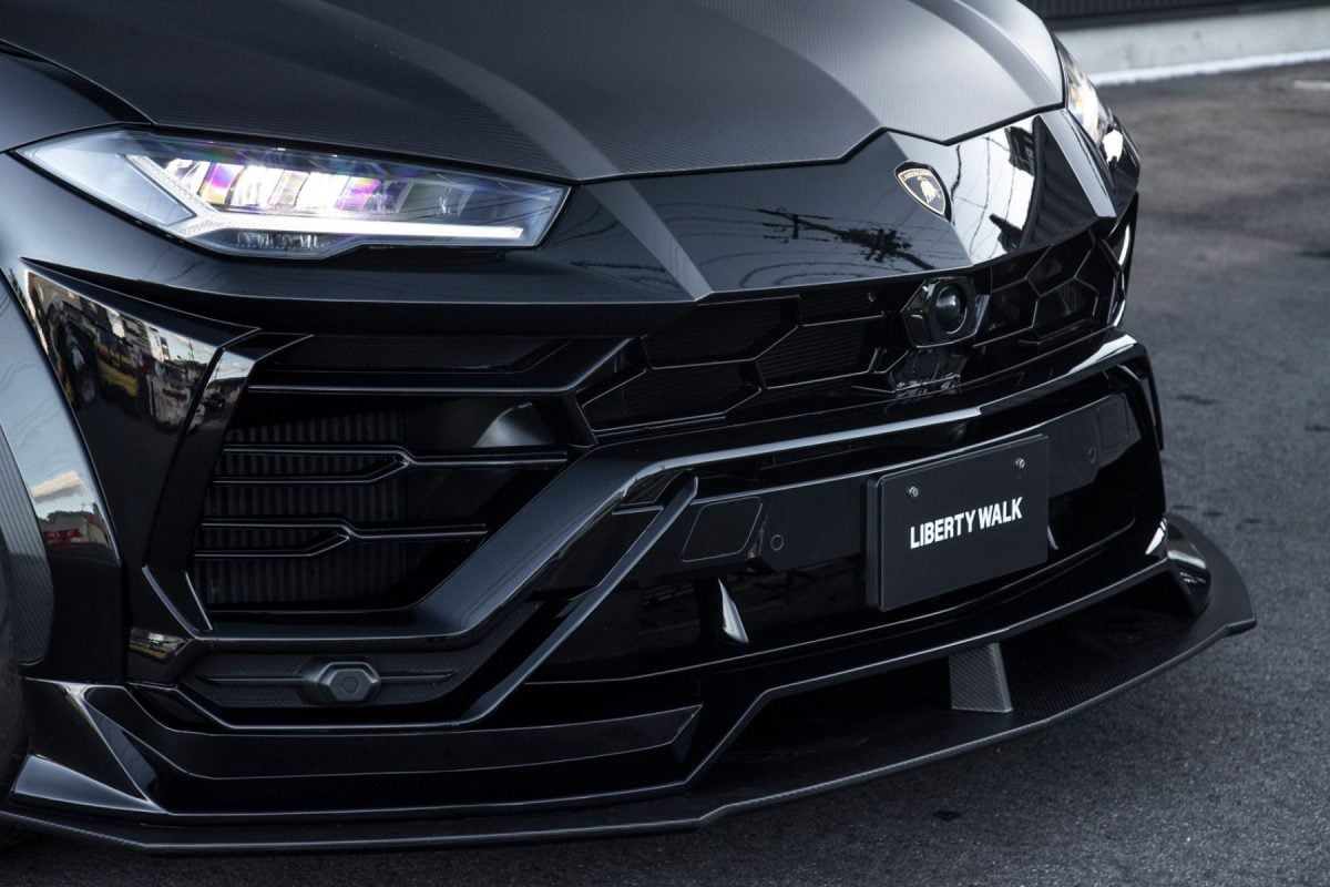 Lamborghini Urus - front