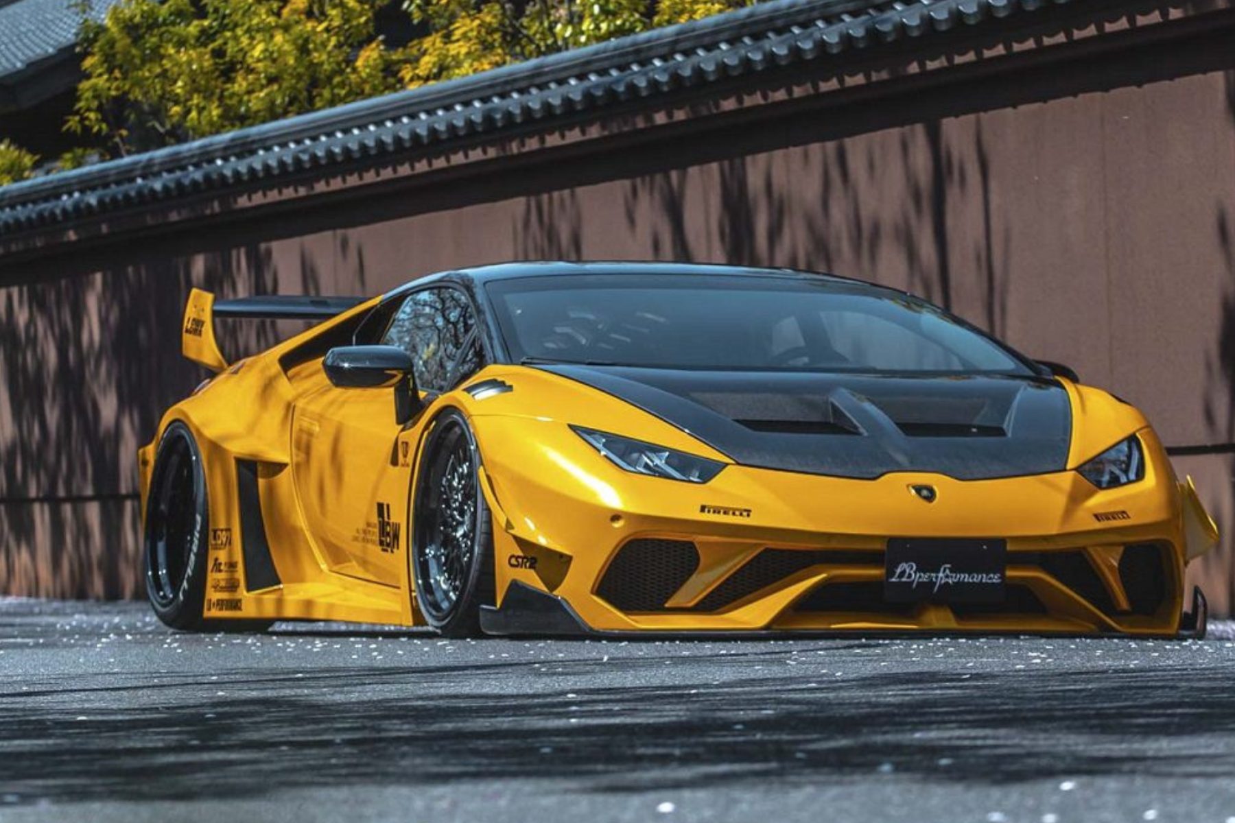 Lamborghini Huracan Goes Extreme With Liberty Walk