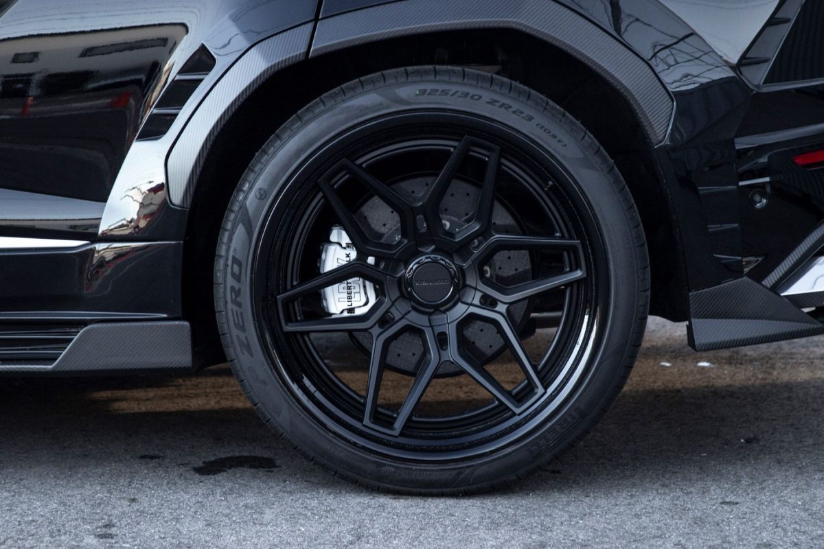 Lamborghini Urus - rear wheel
