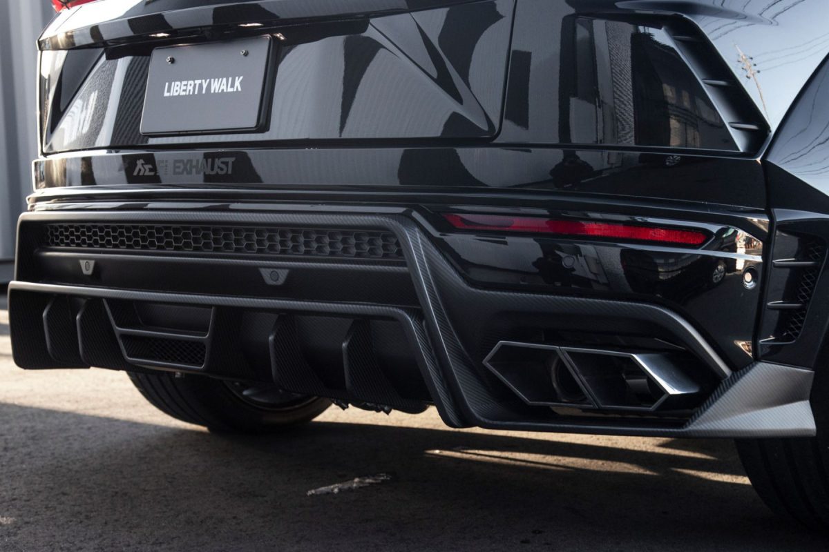 Lamborghini Urus - rear