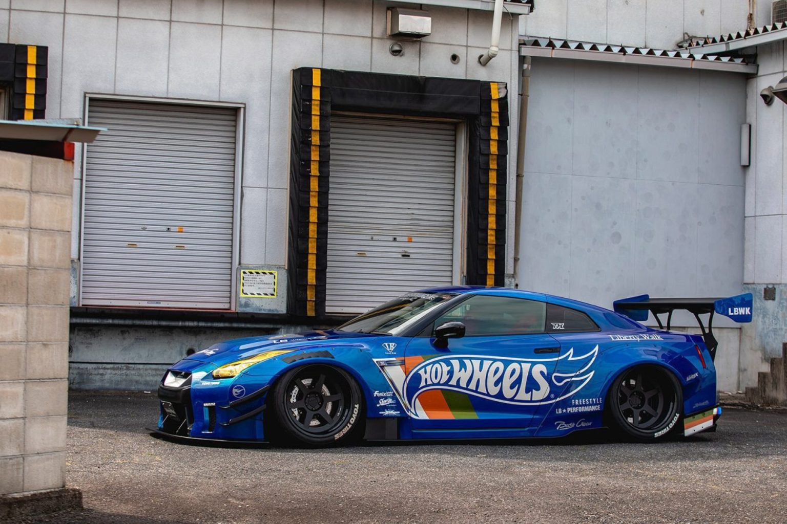 Nissan GT-R Widebody R35 Dominates With Liberty Walk’s Kit