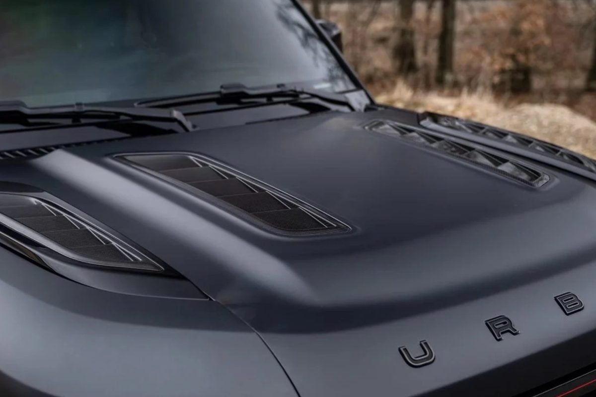 Land Rover Defender - hood