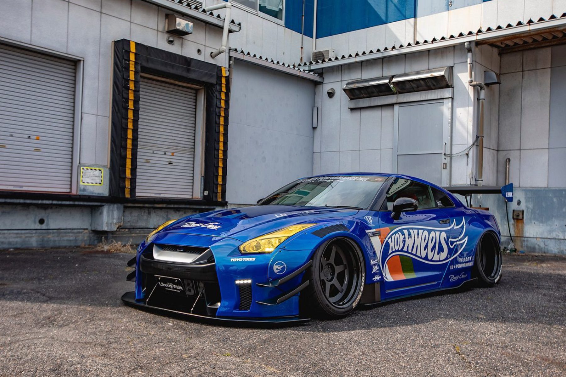 Nissan GT-R Widebody R35 Dominates With Liberty Walk’s Kit