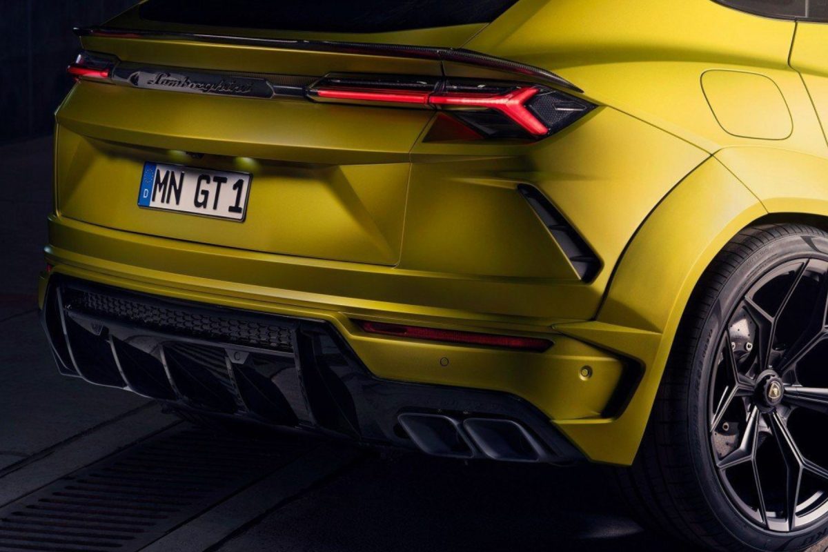 Urus - rear
