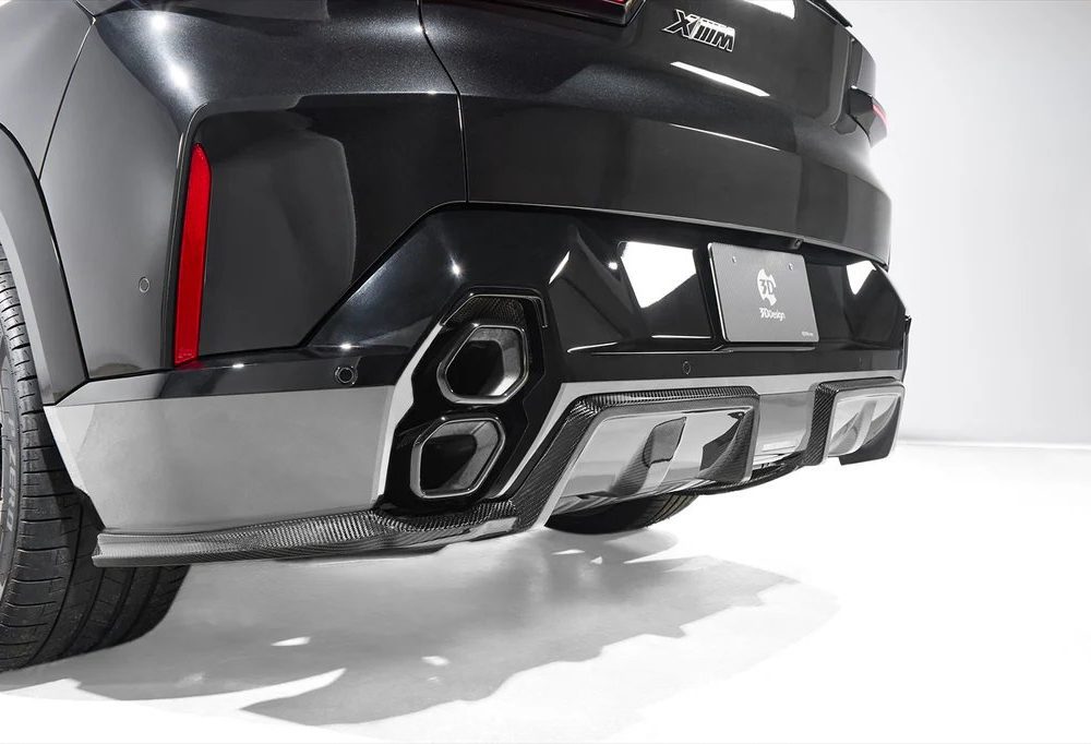 3DDesign Carbon Rear Diffuser for G09 BMW XM Installed - Left Side Rear View