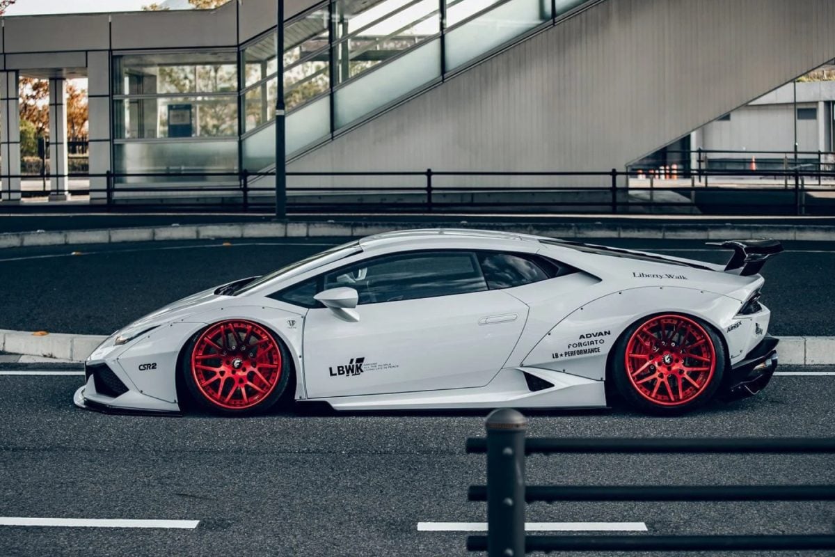 Lamborghini Huracán - side