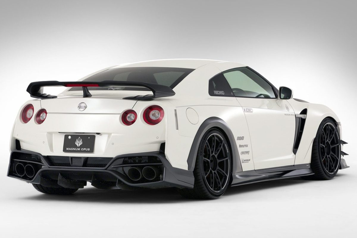 Nissan GT-R - rear