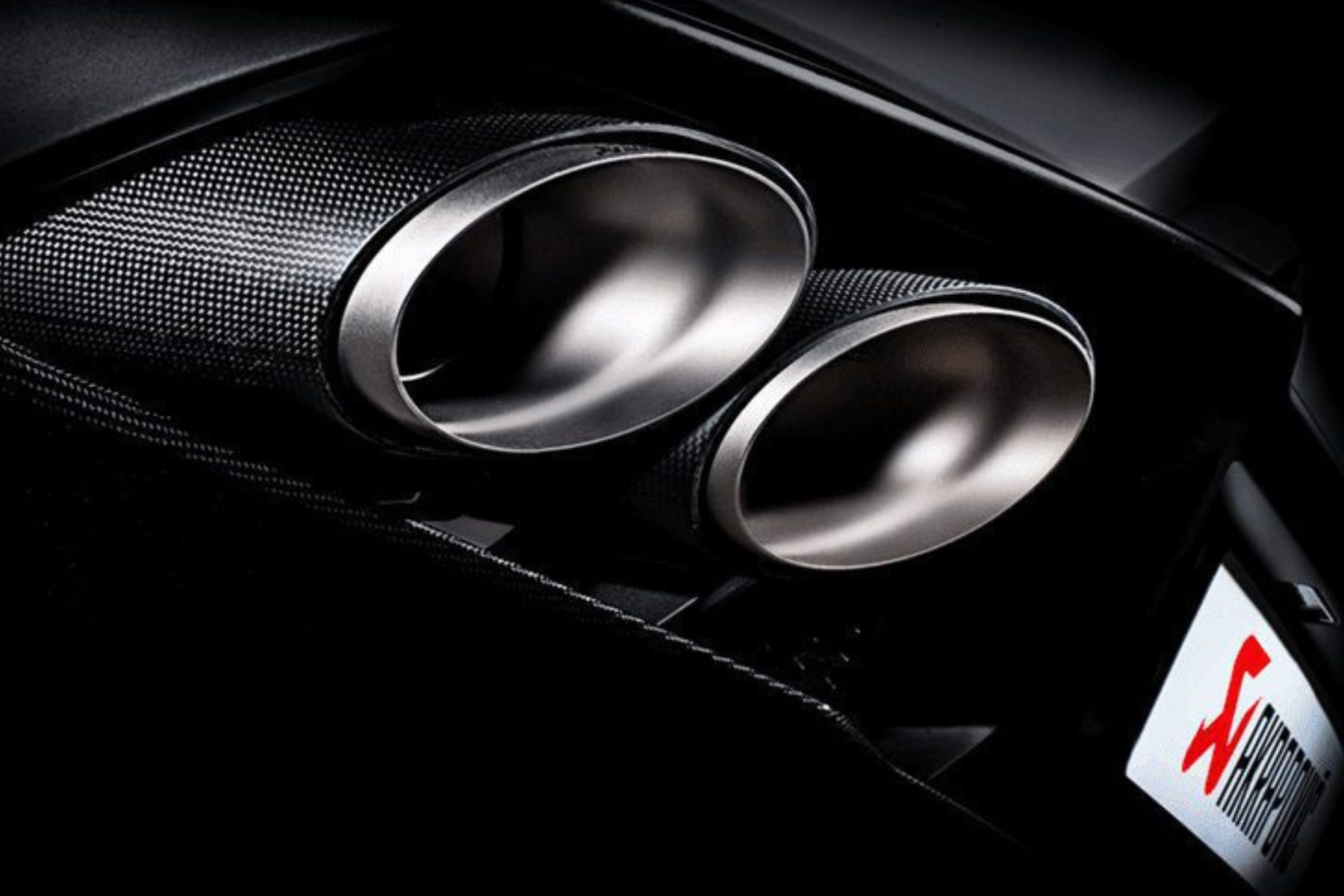 Lamborghini Huracán Gets Akrapovic Titanium Excellence