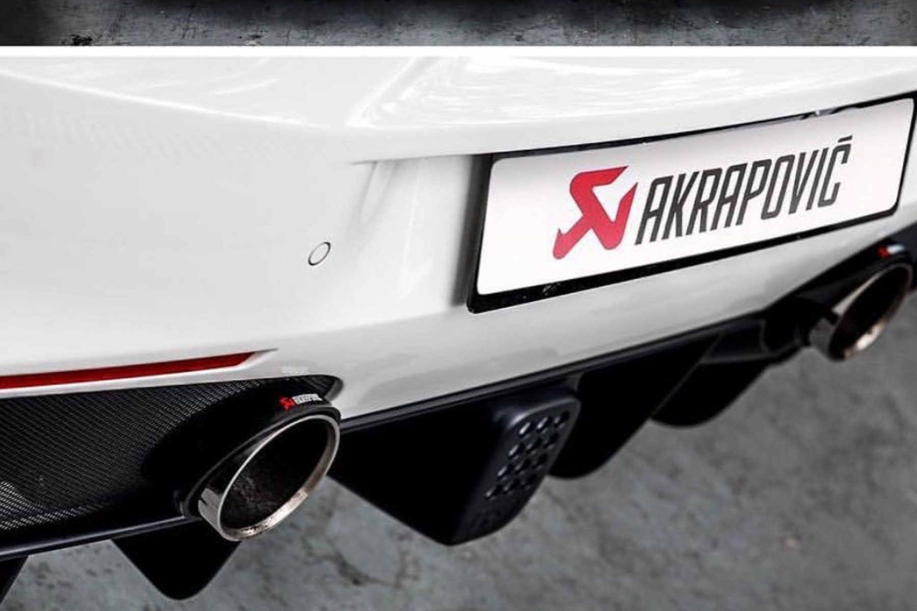 Ferrari 488 Exhaust Echoes Louder With Akrapovic