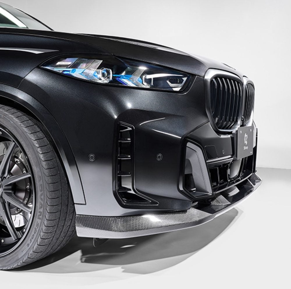 3DDesign Carbon Front Lip Spoiler for G05 BMW X5 M Sport and M60i (facelift) Installed on Dark Grey X4 - Lower Close Front Side View of Car