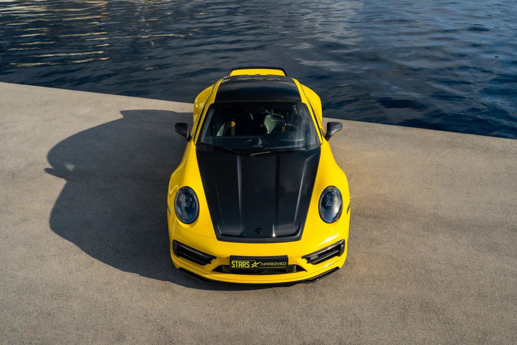 992 Porsche 911 Carbon Hood Sharpens The 911’s Edge