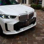 3DDesign Urethane Front Lip Spoiler for G05 BMW X5 M60i M-Sport (facelift) Installed on White X5 - Close Upper Front Side View of Vehicle
