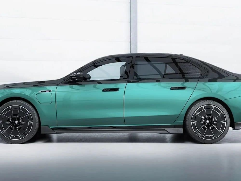 LARTE Design G70 760i Side Skirts in Carbon Fiber, Installed on Green G70 760i - Side View of Car