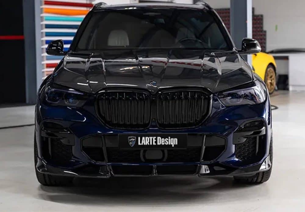 LARTE Design G05 X5 Body Kit in Carbon Fiber, Installed on Dark Blue Pre-LCI G05 X5 - Front View of Car