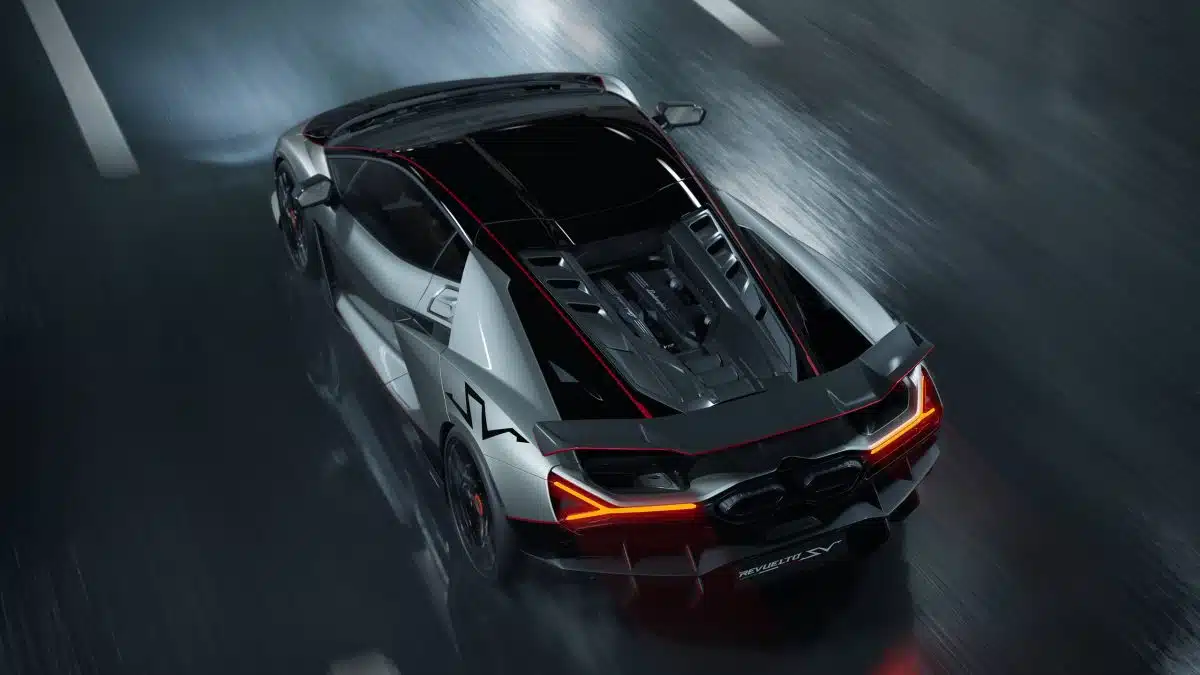 Lamborghini Revuelto SV