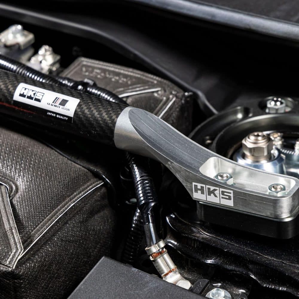 Carbon Brace for FL5 fitted between the front strut towers of the Honda Civic Type R