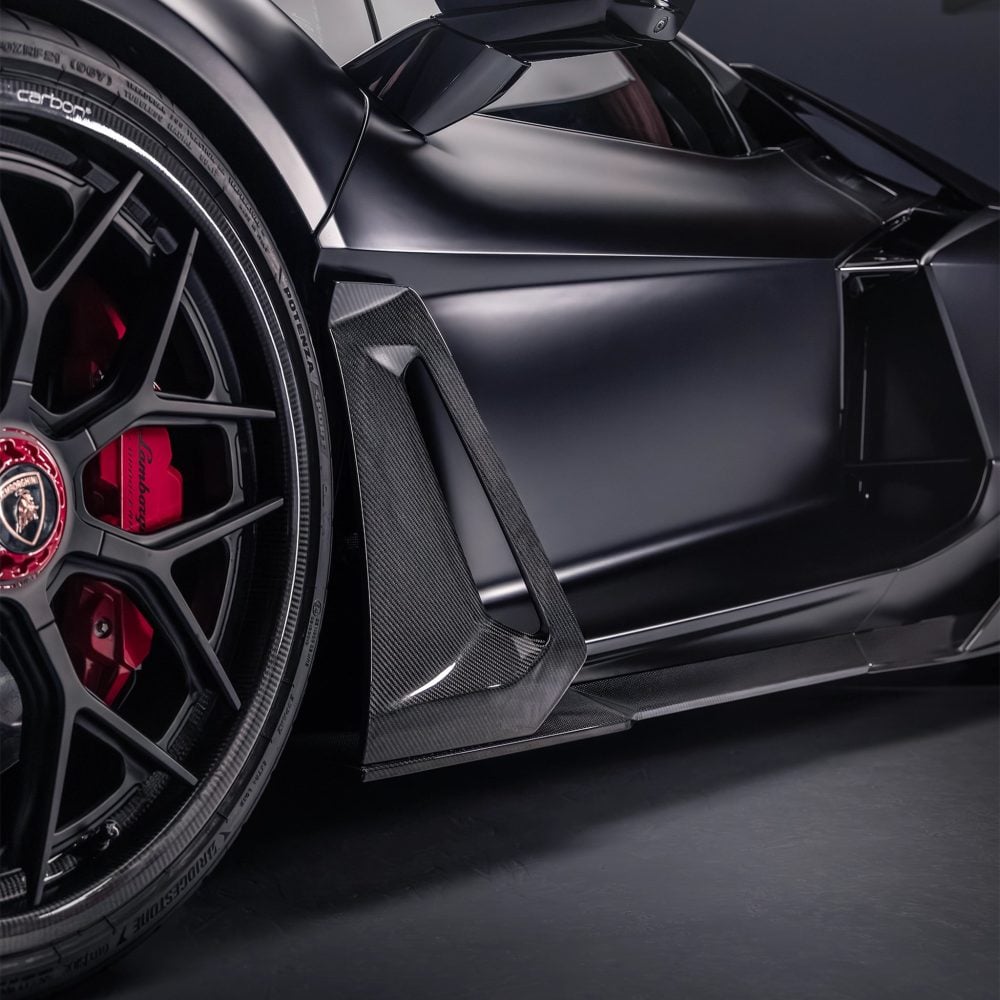 RYFT Carbon Fiber Door Blades for Lamborghini Revuelto on the scissor doors